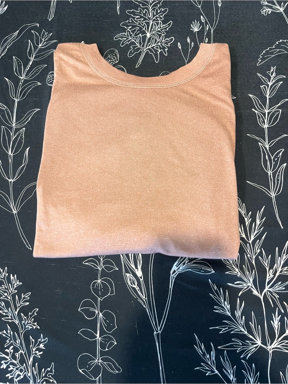 Vuori dusty rose short sleeve tee